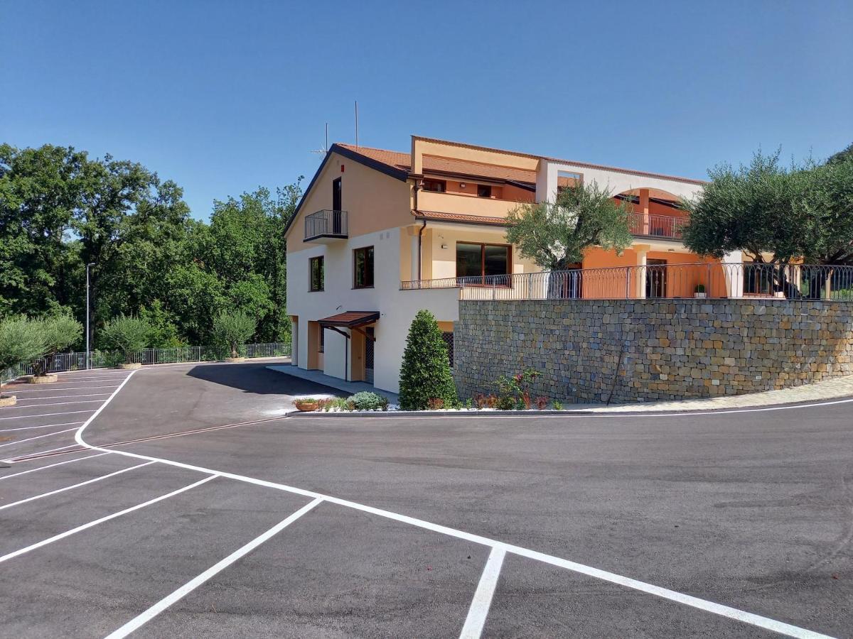 לאוריה אינפריורה Hotel Ristorante Villa Terry מראה חיצוני תמונה