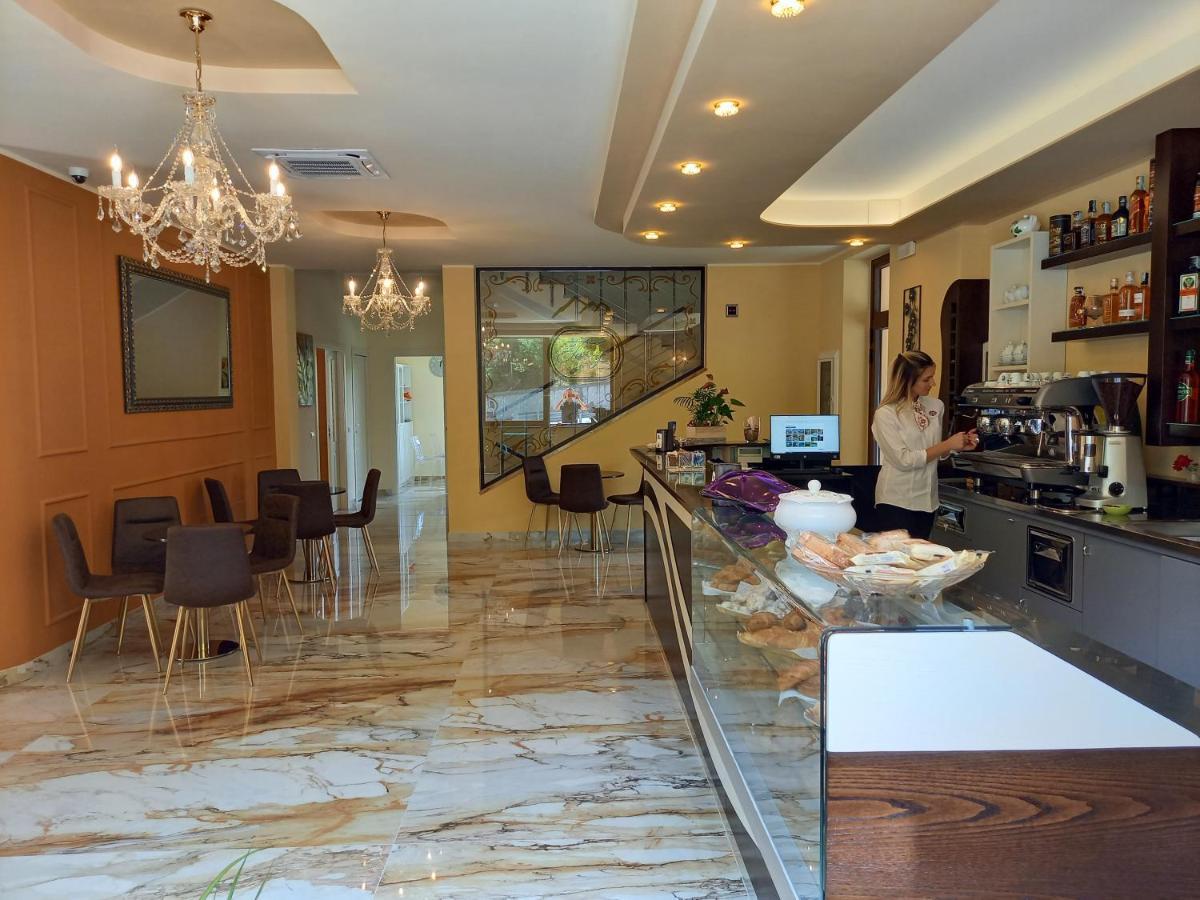 לאוריה אינפריורה Hotel Ristorante Villa Terry מראה חיצוני תמונה