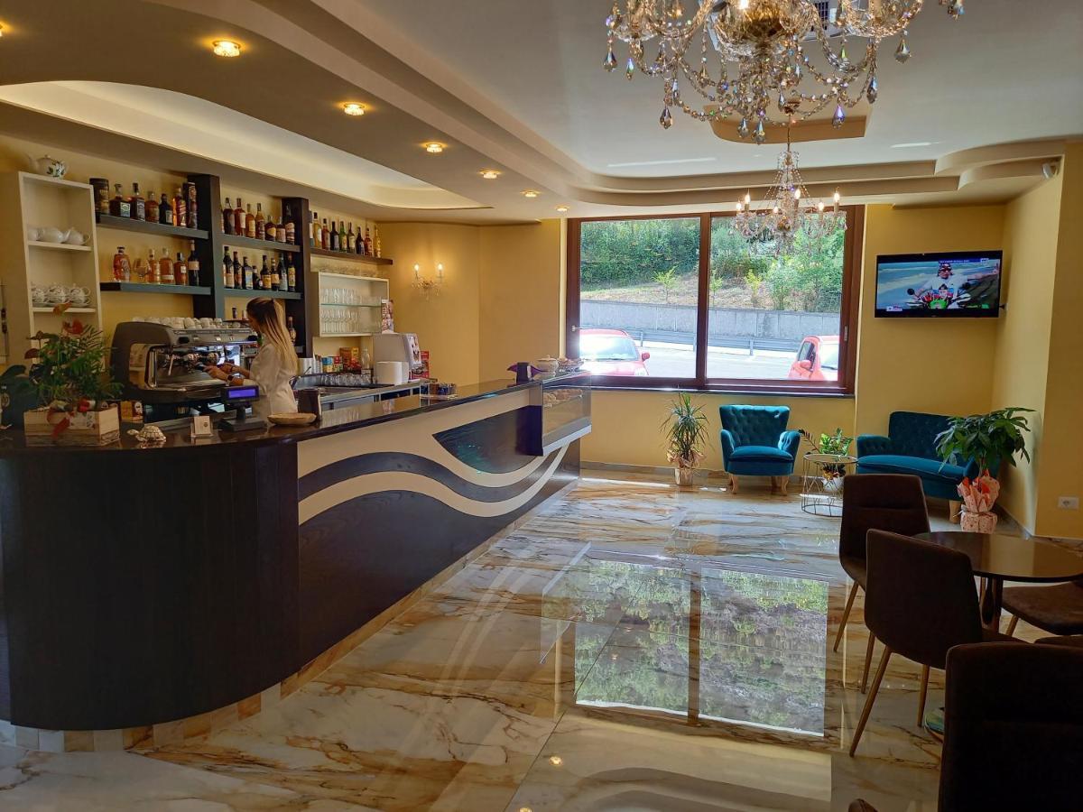 לאוריה אינפריורה Hotel Ristorante Villa Terry מראה חיצוני תמונה