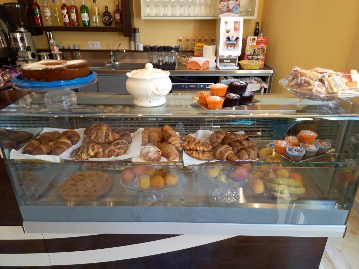 לאוריה אינפריורה Hotel Ristorante Villa Terry מראה חיצוני תמונה