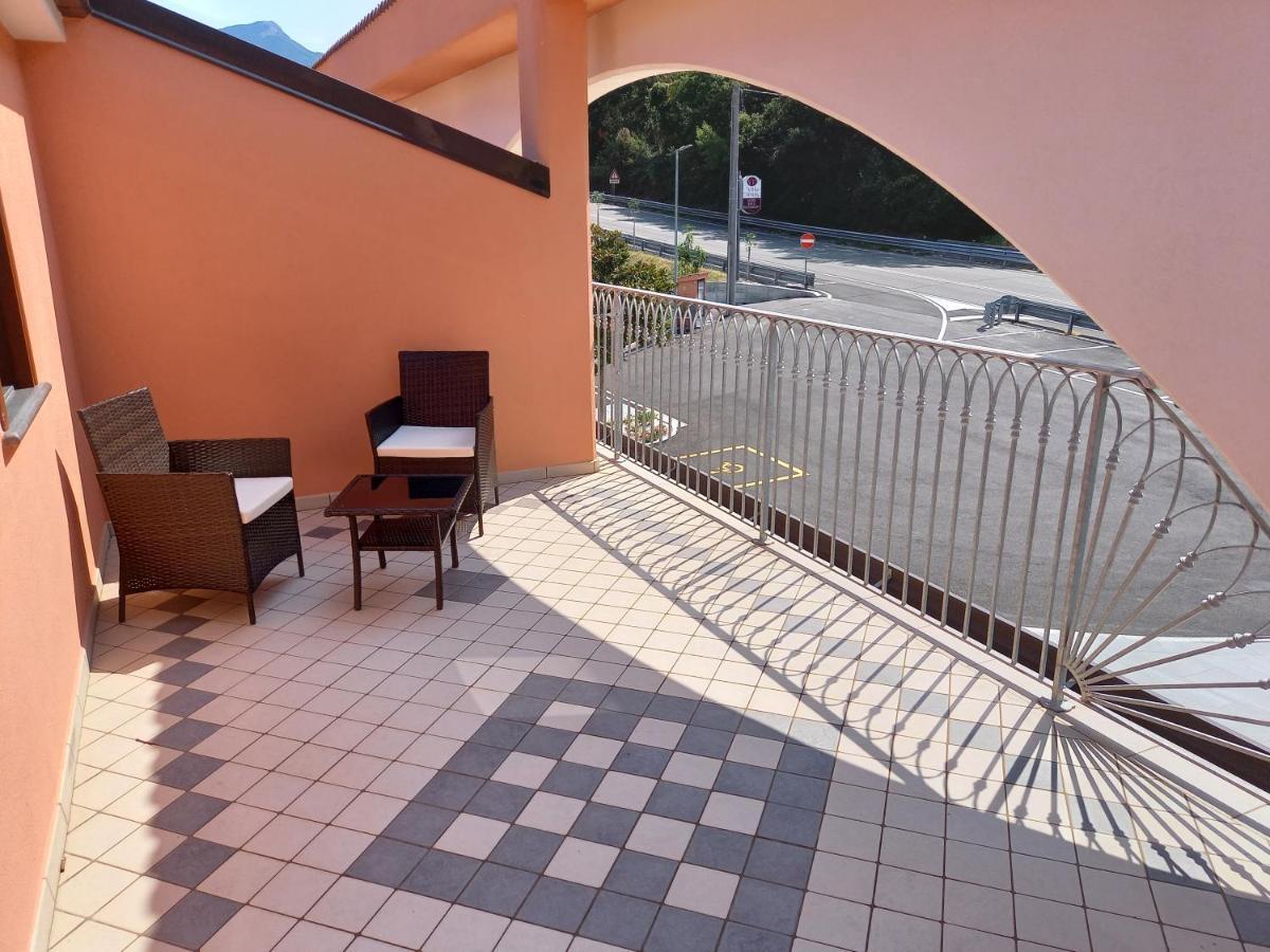 לאוריה אינפריורה Hotel Ristorante Villa Terry מראה חיצוני תמונה
