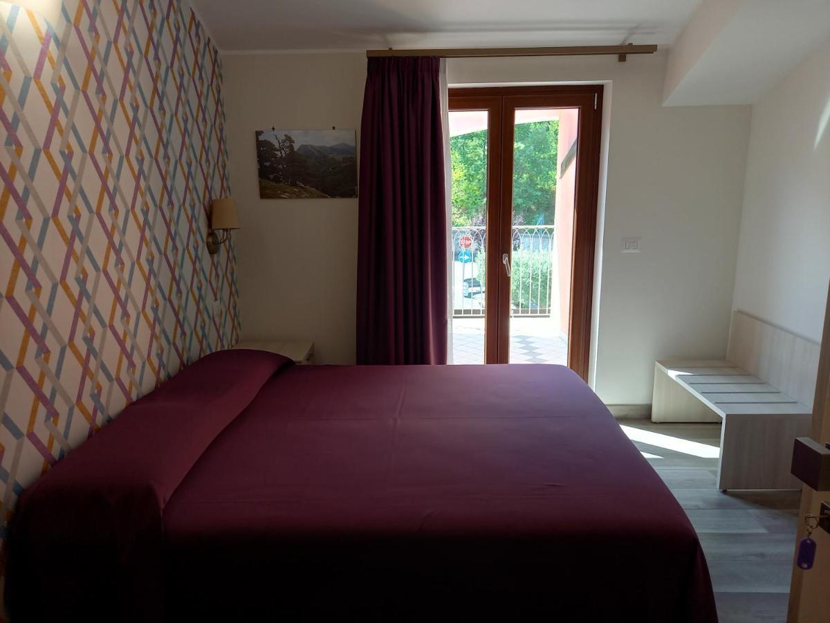 לאוריה אינפריורה Hotel Ristorante Villa Terry מראה חיצוני תמונה