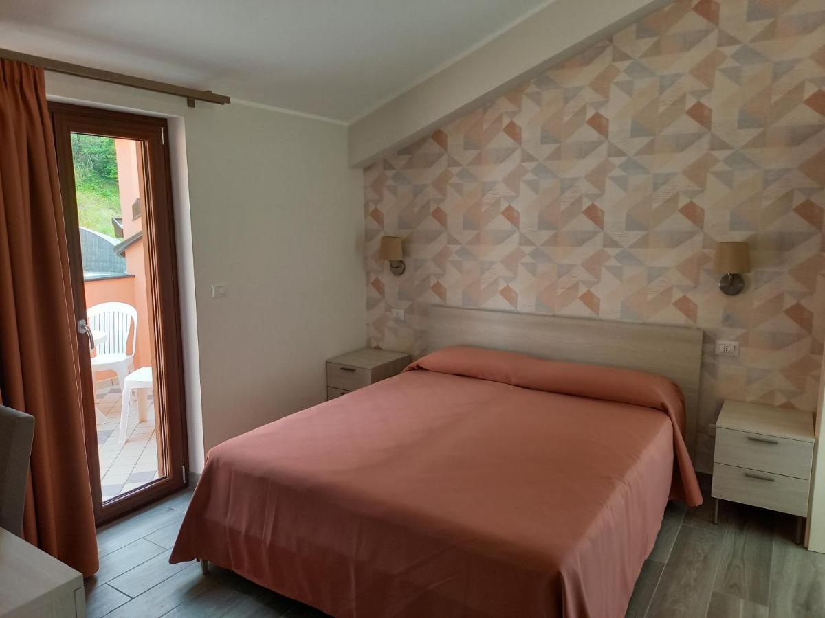 לאוריה אינפריורה Hotel Ristorante Villa Terry חדר תמונה