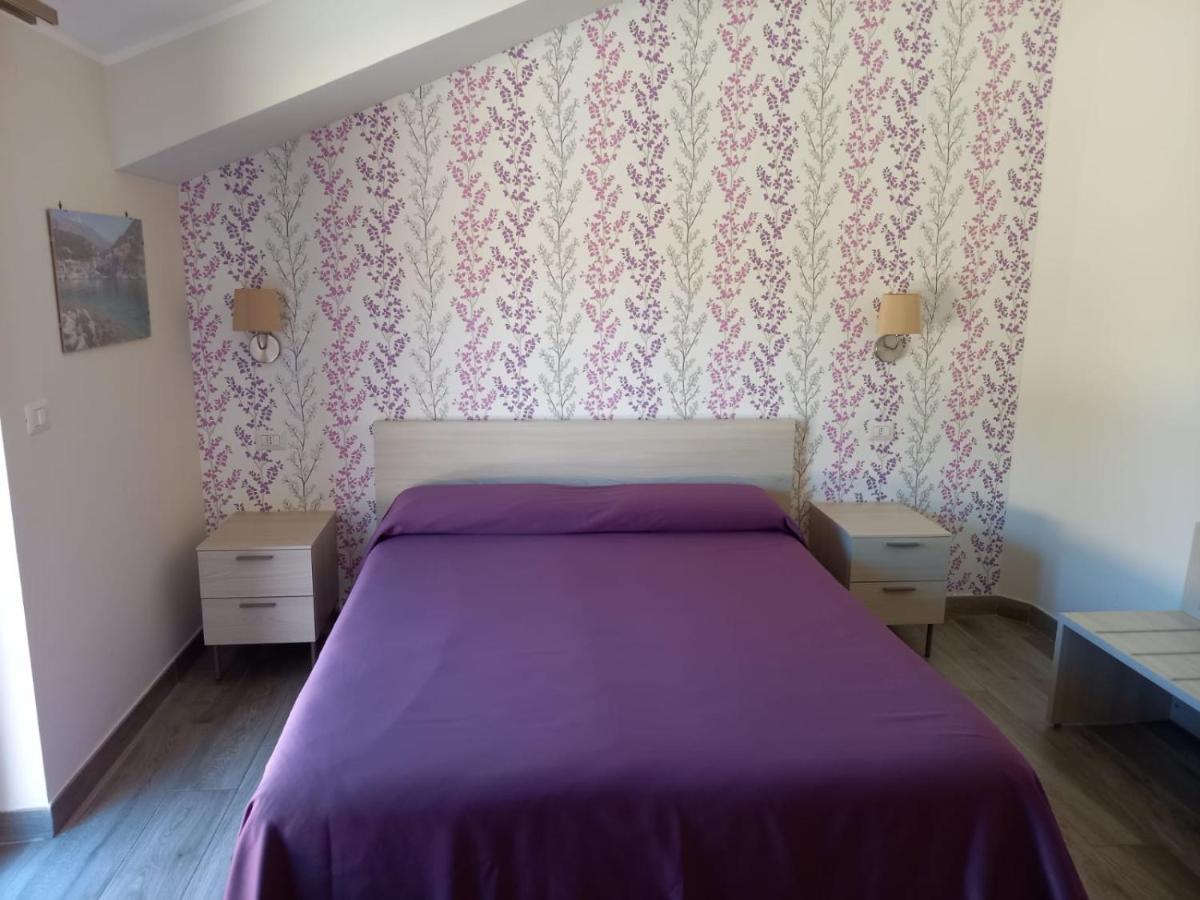 לאוריה אינפריורה Hotel Ristorante Villa Terry מראה חיצוני תמונה