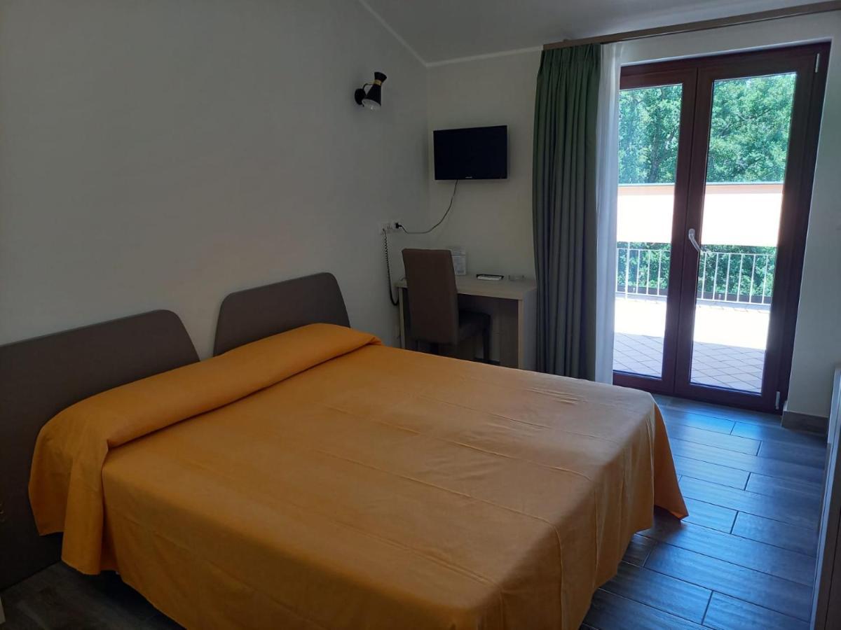 לאוריה אינפריורה Hotel Ristorante Villa Terry מראה חיצוני תמונה