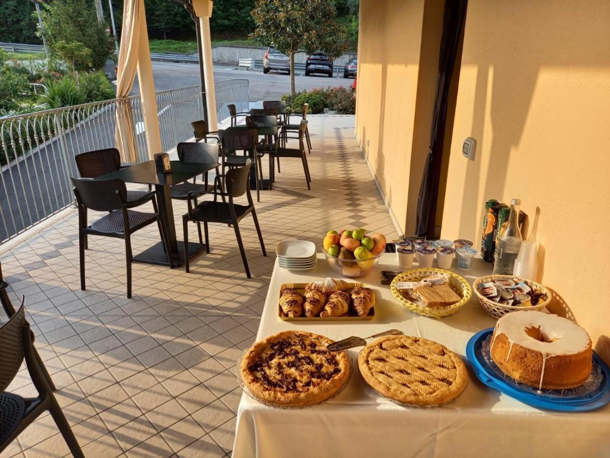 לאוריה אינפריורה Hotel Ristorante Villa Terry מראה חיצוני תמונה